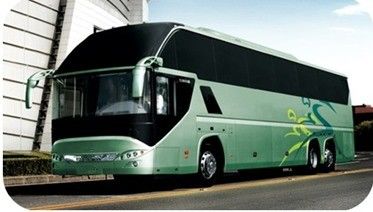 Autobús de luxo de 60 lugares com eixo Dongfeng Dona e pneus 298/80R22.5 no melhor
