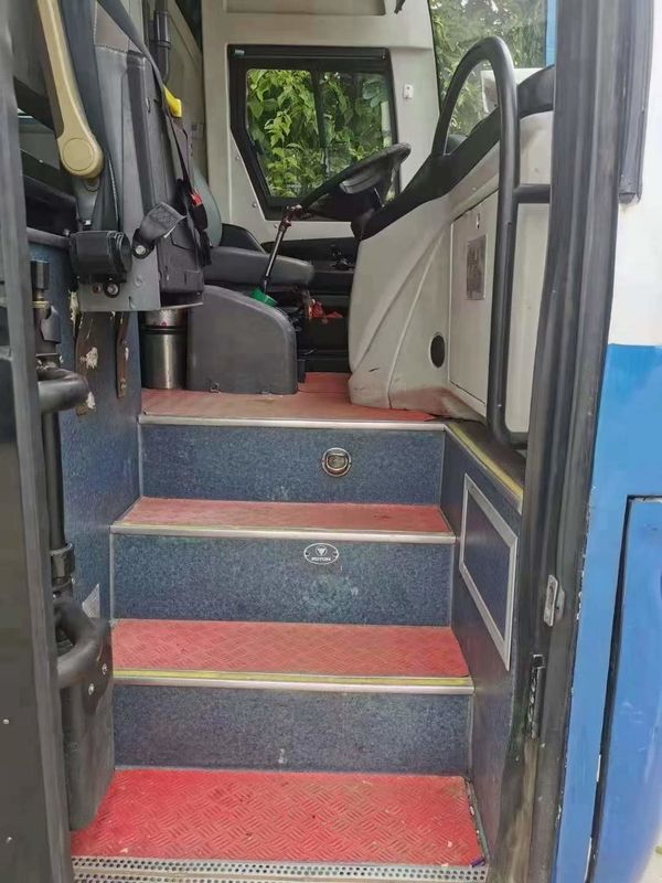 Autobús de turismo de 12 metros de segunda mão com 50 lugares e suspensão de mola de folha