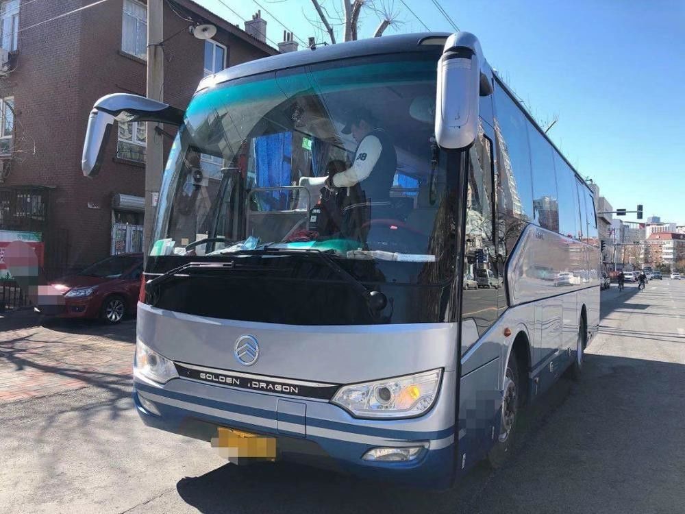 Autocarro de segunda mão com transmissão manual em Emirados Árabes Unidos 38 assentos 12000*2550*3830mm Luxo