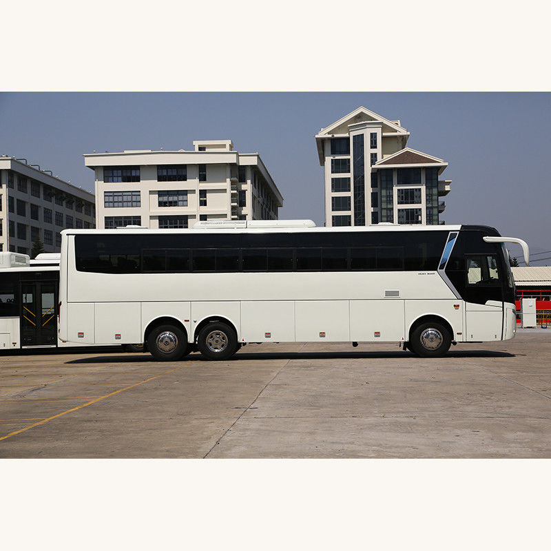 Autobuses usados de 57 lugares, com capacidade de motor de 6 litros e peso bruto de 15000 kg.