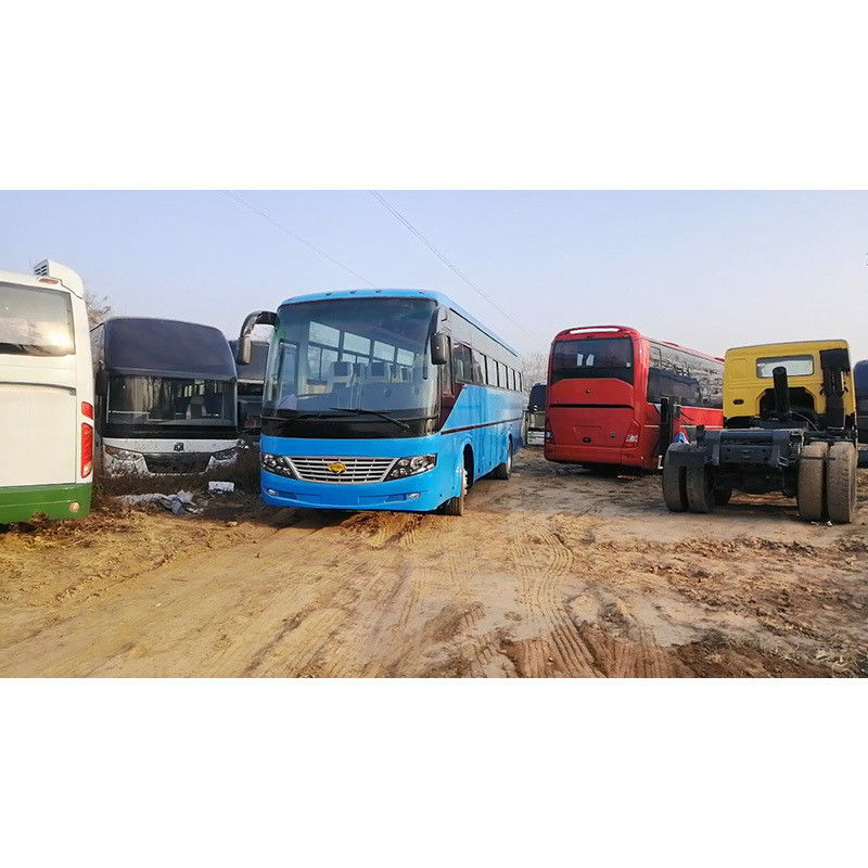 Autobus de luxo de 35 lugares com volume do compartimento de bagagem de 2,7 m3 e largura total de 2430 mm