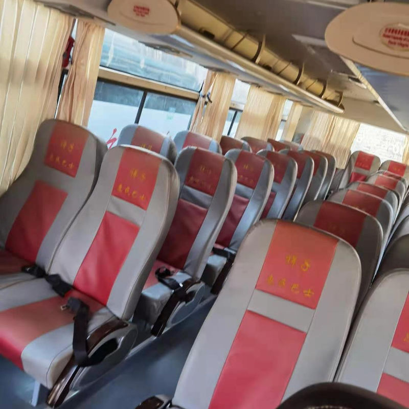 Autobus de luxo de 35 lugares com volume do compartimento de bagagem de 2,7 m3 e largura total de 2430 mm