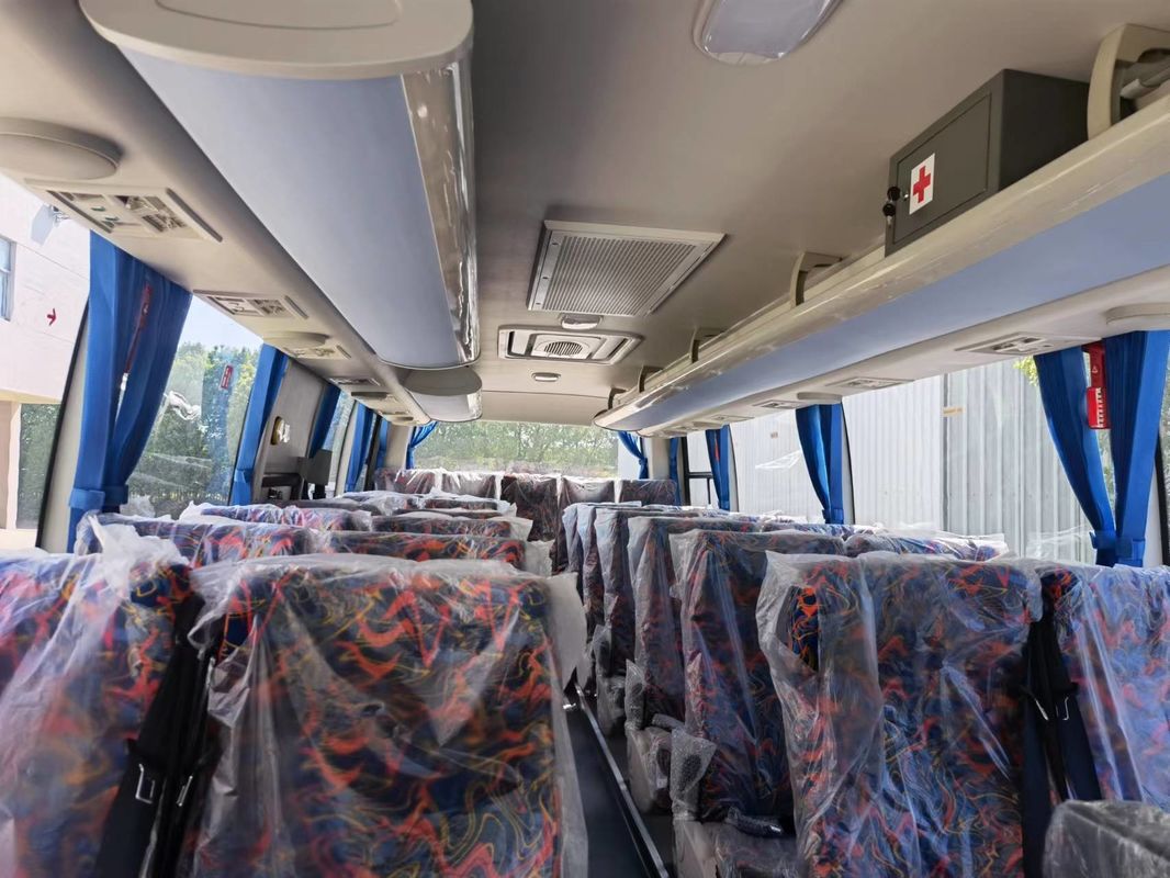 Requisito do cliente 2022 Transmissão manual Luxury Coach Bus com 32 assentos e mesas