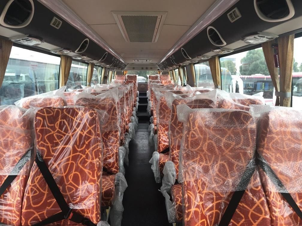 12000*2550*3830mm Autocarro Usado Luxury RHD Bus com 39 lugares e velocidade nominal de 2200 rpm