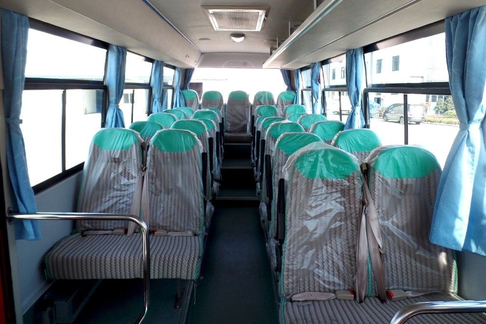 Autobus turístico de luxo de 25-30 lugares com transmissão manual e combustível diesel