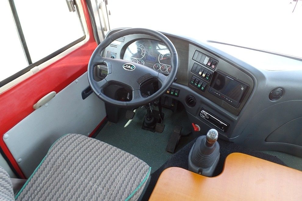 Autobus turístico de luxo de 25-30 lugares com transmissão manual e combustível diesel