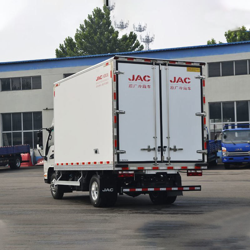 Cummins usou caixas frigoríficas para transporte de carne congelada e frango e legumes