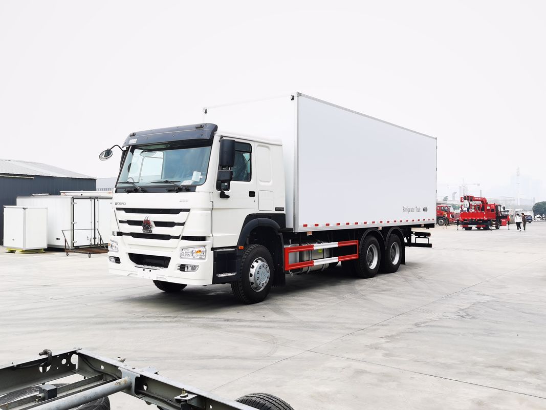 Minus 18 a 20 graus Centigrade Temperatura Sinotruk HOWO 6x4 frigorífico Van Truck