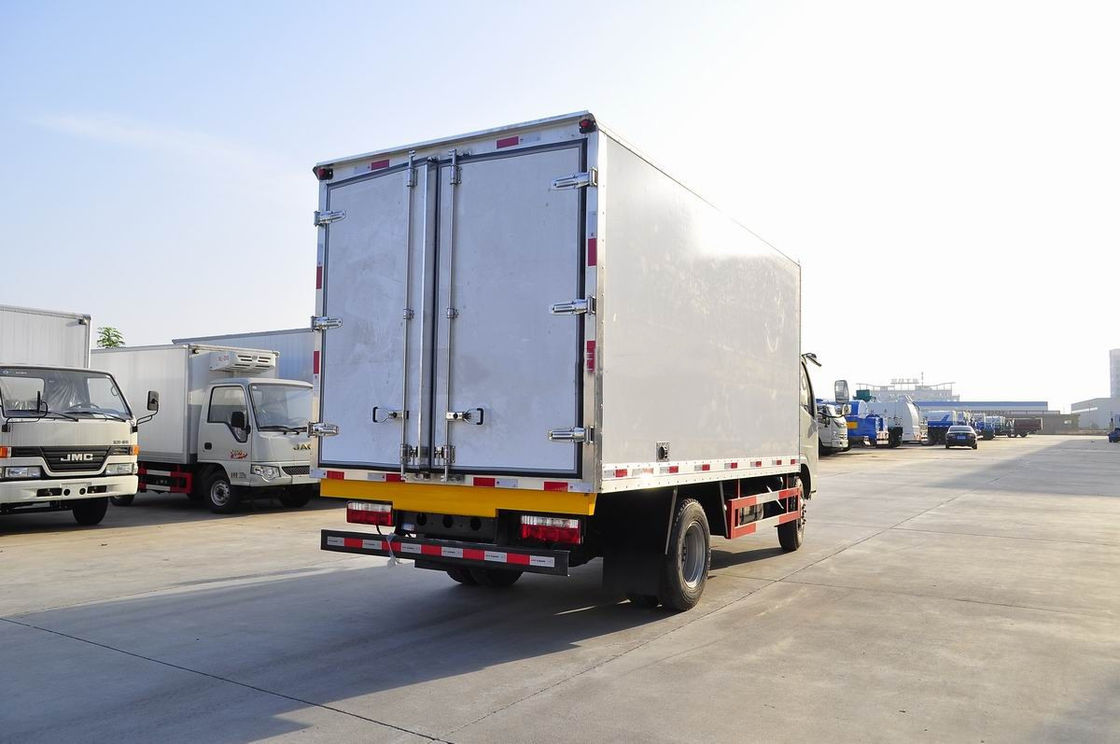 Peso bruto do veículo 5-10T ISO CCC Certificado Design Dongfeng frigorífico Van caminhão