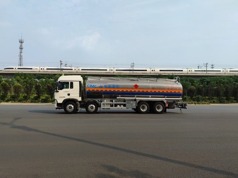 CIMC LINYU 8*4 30m3 Caminhão-tanque SINO de liga de alumínio diesel para transporte de combustível líquido