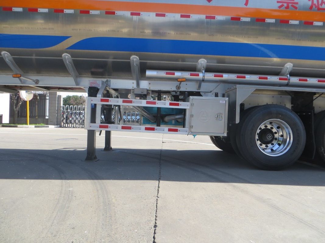 46000 Lite Oil Gasoline Semi-trailer Tanker de combustível Transporte de camião Trailer da CIMC LINYU