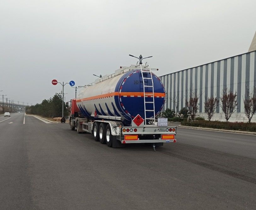 CIMC LINYU 48000 50000Lite Reboque de tanque de combustível 3 eixo 48m3 Semi-reboque de liga de alumínio
