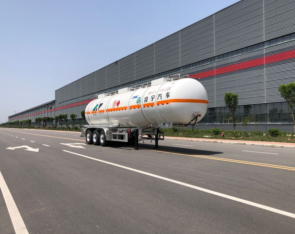 Aço CIMC LINYU 48000 L Trailer de combustível para o transporte de petróleo bruto de forma eficiente