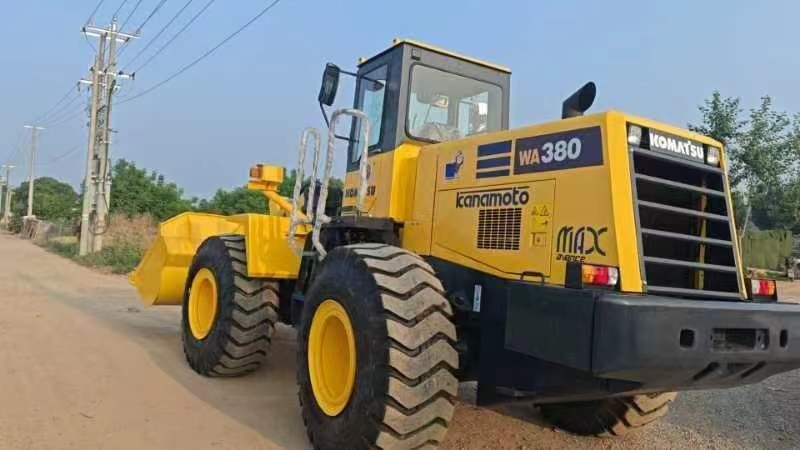 Carregador frontal com carga nominal de 4 TON e comprimento de 4,78 m Carregador Komatsu 380-3 original usado