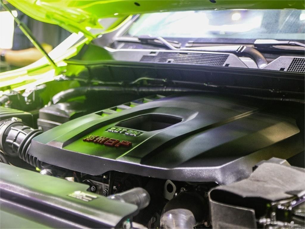 2024 Dongfeng 4*4 8AT caminhão de gasolina com ESC e Alumínio