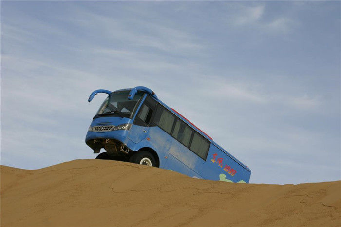6700mm comprimento 4x4 ônibus do deserto off-road Awd 14 lugares ônibus de passageiros para a África Euro 3 padrão de emissões