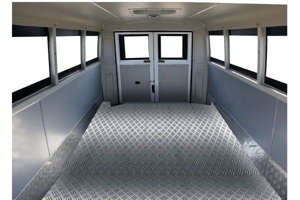 180hp 4x4 Off Road Bus Dongfeng EQ6750PT Com capacidade de motor de 4-6L e largura total de 2420mm