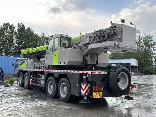 Guindaste de caminhão usado de 80 toneladas com barra reta telescópica de Zoomlion, na Índia