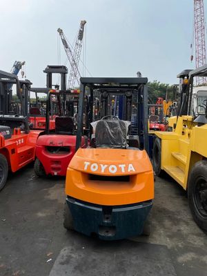 Forquilha Toyota Diesel 3,5 toneladas Usada com e 2001-4000 horas de trabalho