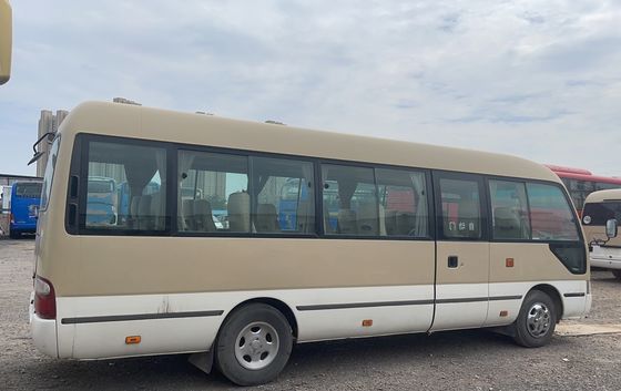 Autobus LHD Diesel Coaster em boas condições, com capacidade de 2,4 toneladas e 19 lugares