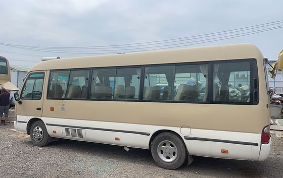 Autobus LHD Diesel Coaster em boas condições, com capacidade de 2,4 toneladas e 19 lugares