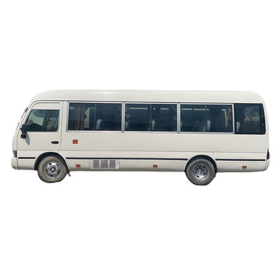 Autocarro Toyota Coaster usado com 30 lugares e potência máxima de 113/5200 kW em boas condições