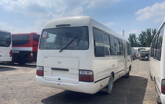 Autocarro Toyota Coaster usado com 30 lugares e potência máxima de 113/5200 kW em boas condições