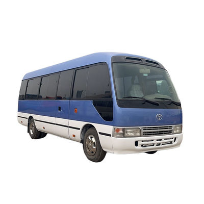 Autocarro usado Toyota Coaster com capacidade de motor de 6-8L e 30 assentos em excelente estado