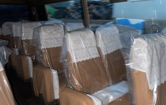 Autocarro Toyota Coaster com motor diesel em bom estado com 30 lugares e capacidade de assentos